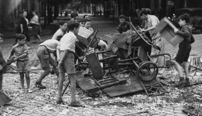 La tradició de les fogueres es mantingué, malgrat la dura postguerra, el 1939.