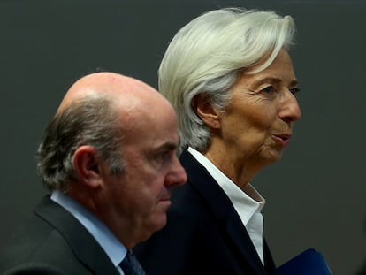 El vicepresidente del BCE, Luis de Guindos, junto a la presidenta de la entidad, Christine Lagarde, el pasado año.