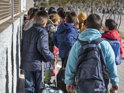 Alumnos del colegio público Vicente Blasco Ibáñez de Valencia, que aprobó por votación la jornada continua el 1 de abril.