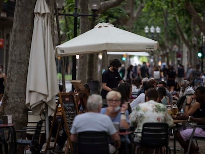 Una terraza en la rambla del Poblenou, en Barcelona.