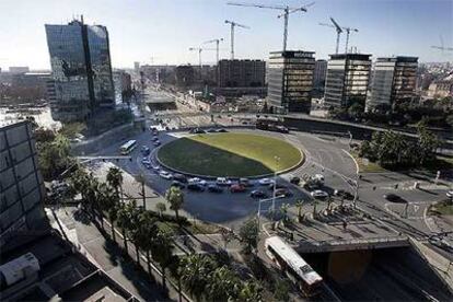 Una vista de la plaza de Cerdà y de las obras de soterramiento de la Gran Via.