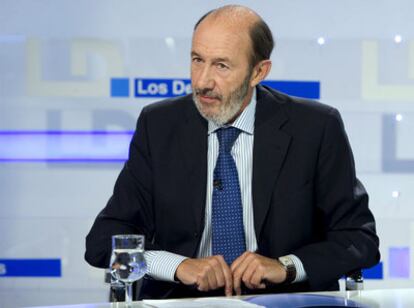 El ministro del Interior, Alfredo Pérez Rubalcaba, en una entrevista en TVE.