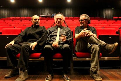 De izquierda a derecha, Joan Miquel Oliver, Sisa y Quimi Portet en una imagen de la gira.