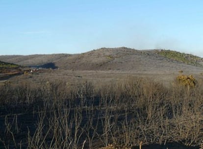 Helicópteros y aviones operan en los trabajos para sofocar el fuego en el Parque Nacional de Cabañeros, que ya está controlado.