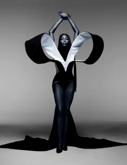 Naomi Campbell con vestido de Harris Reed para Vogue Grecia