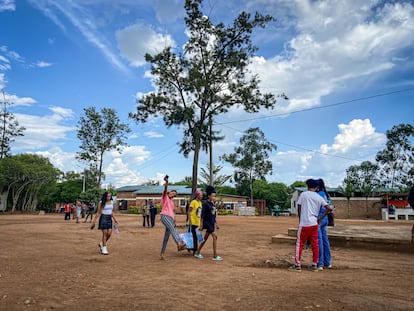 Las instalaciones del centro de tránsito gestionado por ACNUR en Gashora (Ruanda), a 65 kilómetros al sur de Kigali, donde permanecen 700 solicitantes de asilo en espera de ser reubicados en Europa, Canadá o Estados Unidos, en una visita realizada el 14 de marzo.