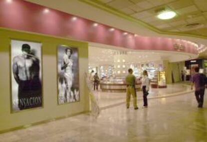 Tiendas libres de impuesto ("duty free") en el aeropuerto de Madrid Barajas. EFE/Archivo