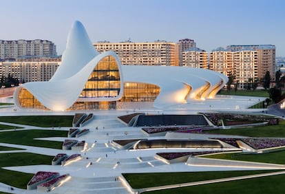 Centro Cultural Heydar Aliyev, levantado en Bakú (Azerbaiyán).
