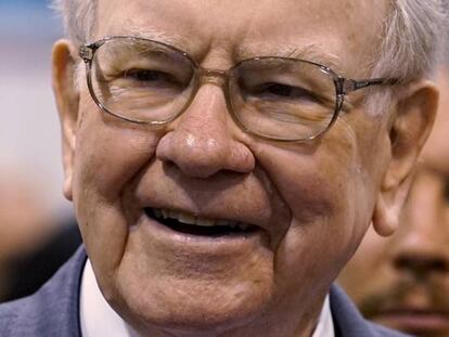 Warren Buffett, principal accionista de Berkshire Hathaway, durante la junta de accionistas de la compañía.