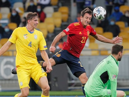 Mikel Oyarzabal remata ante el portero ucraniano Georgiy Bushchan.