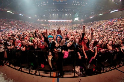 Público en el concierto de Yungblud en el Mediolanum Forum de Assago. Milan, Italia, marzo de 2023.