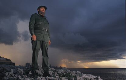 Fidel Castro posa con La Habana al fondo, en 1994.