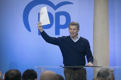 El presidente del PP, Alberto Núñez Feijóo, durante la clausura del acto de presentación de la 'Declaración de Asturias', en el Hotel de la Reconquista, el domingo.