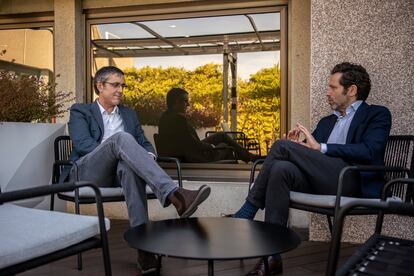 Eduardo Madina y Borja Sémper conversan el pasado lunes en Madrid.  