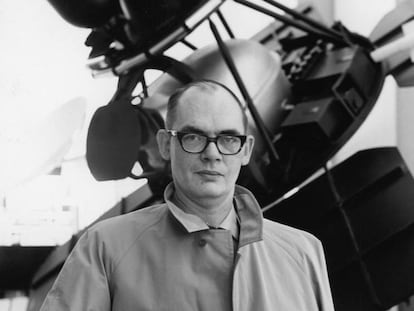 Frederik Pohl, uno de los autores de la obra 'Mercaderes del espacio', en la década de los 70.