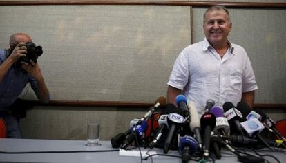 Zico en conferencia de prensa en Rio de Janeiro.