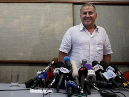 Zico en conferencia de prensa en Rio de Janeiro.