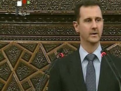 El presidente El Asad pronuncia un discurso en el Parlamento.