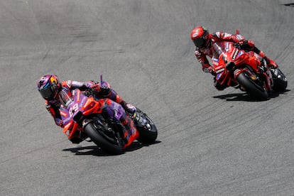 Jorge Martín (i) y Francesco Bagnaia, durante el Gran Premio de España.