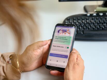 Una usuaria de Radar Covid en la Comunidad de Madrid el pasado mes de octubre.