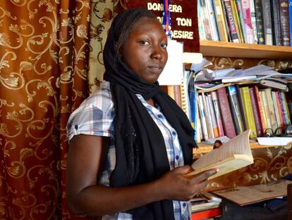 Blita Mariette Douka, que estudia segundo de Biología en la universidad de Maroua, en la casa en la que reside durante el curso en la capital. 
 
 