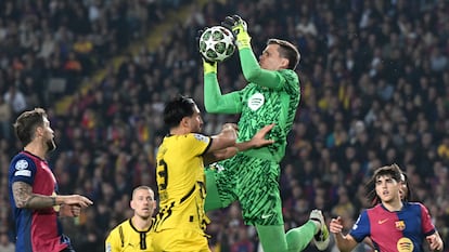 Wojciech Szczesny atrapa el balón durante el duelo de ida de los cuartos de Champions ante el Dortmund.