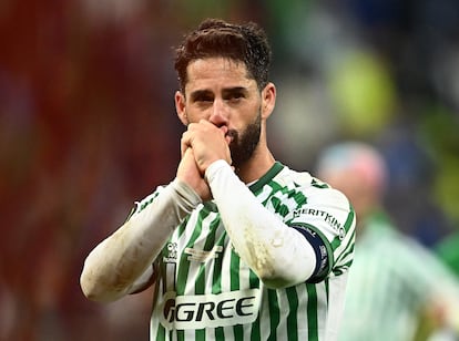 Isco, desolado, al pitar el arbitro el final del partido.