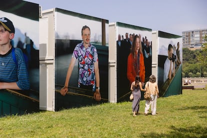 Vista de los Jardines de Ereaga en Getxo, donde se exhibe ‘Betrachterbilder (Imágenes del espectador)’, de Arno Gisinger.
