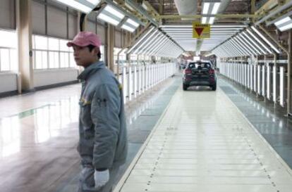 Un operario en la línea del Kadjar en la planta china de Renault