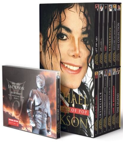 Ejemplares de la colección de discos y vídeos de EL PAÍS que repasa la carrera de Michael Jackson.