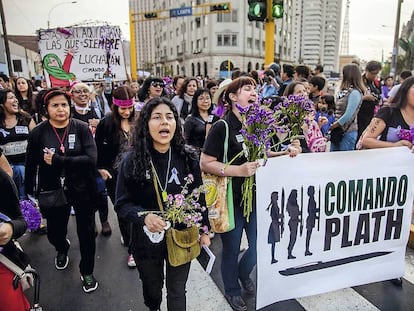 Marcha de escritoras celebrada en Lima el pasado 25 de noviembre.