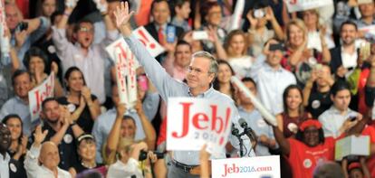 Jeb Bush celebra el anuncio de su candidatura a las elecciones presidenciales.