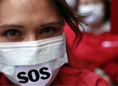 La Asociación de Enfermería de California protestó ayer por la falta de preparación de los hospitales para la pandemia de nueva gripe.