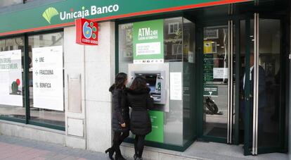 Imagen de una oficina de Unicaja Banco. 