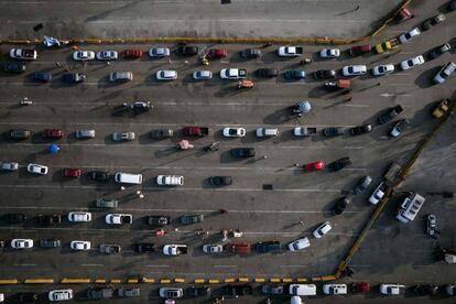 Los pasos fronterizos abren justo en días previos a la celebración del comercial Black Friday y de los festejos de fin de año.