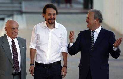 Fernando Navarrete, Pablo Iglesias y Campos Vidal, a la llegada del líder de Podemos al debate a cuatro.