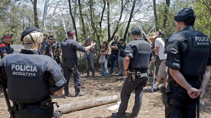 Protesta contra la red eléctrica de muy alta tensión (MAT) en Viladesens, en una fotografía de archivo.