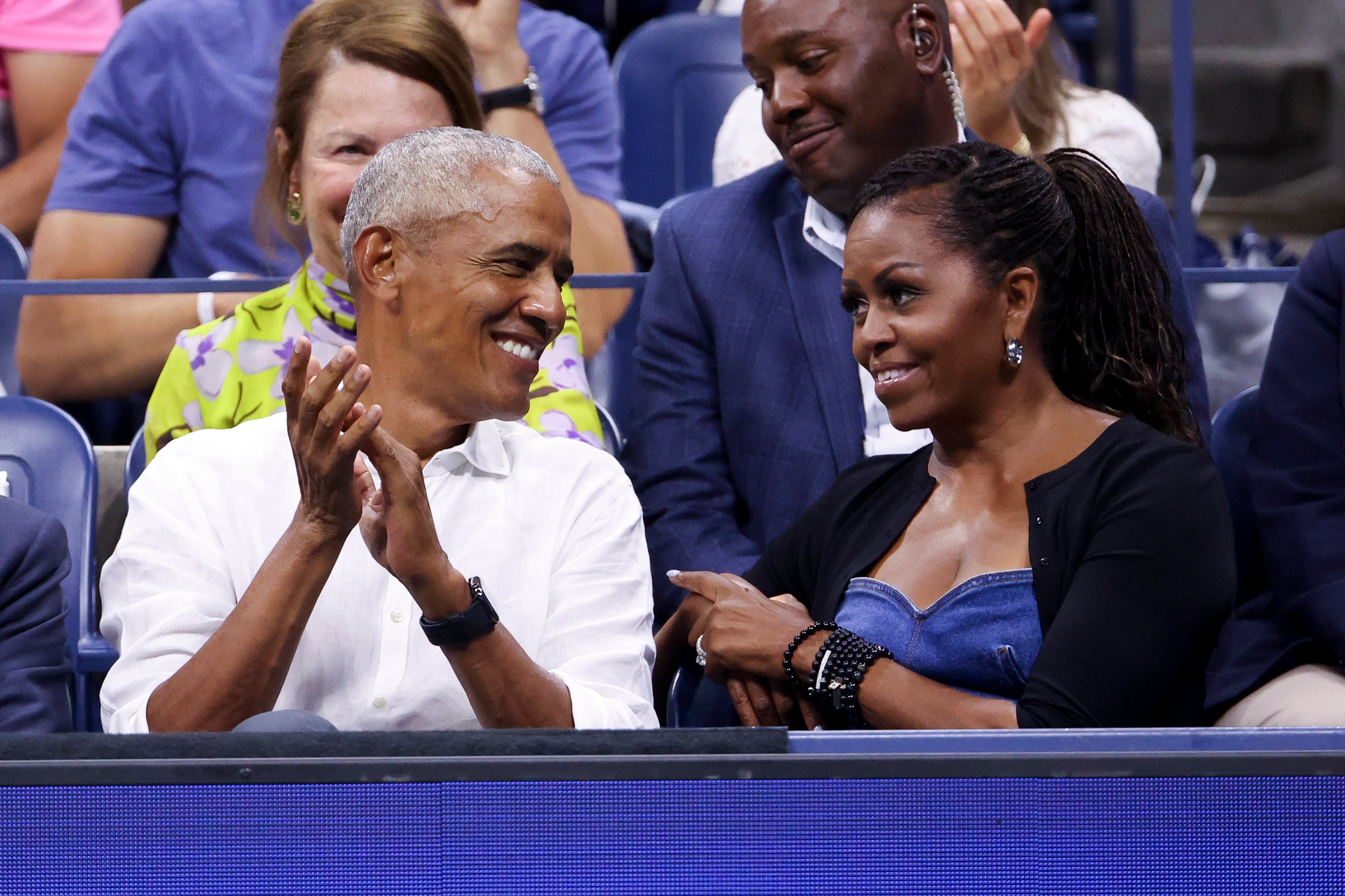 Los Obama diversifican su millonaria cartera mediática: Netflix, ‘podcasts’ con famosos y, ahora, Broadway