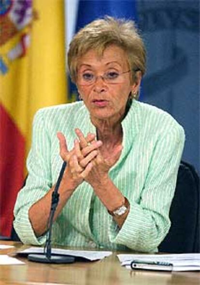 La vicepresidenta, María Teresa Fernández de la Vega, durante la rueda de prensa tras el Consejo de Ministros.