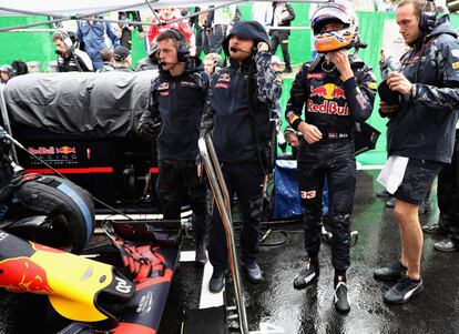 Max Verstappen del equipo Red Bull en la parrilla antes del Gran Premio de Fórmula.