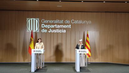 La ministra de Justicia, Pilar Llop, y la consellera de Justicia de la Generalitat, Lourdes Ciuró.