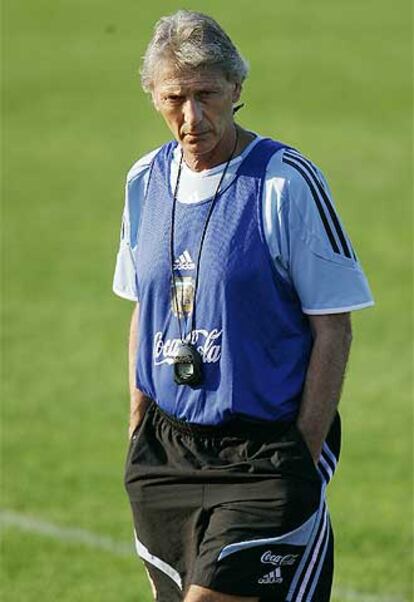 José Pékerman durante un entrenamiento de la selección argentina.