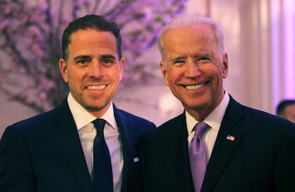 Hunter Biden con su padre, Joe Biden, en abril de 2016 en Washington.