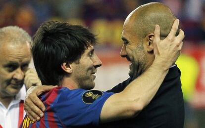 Messi y Guardiola se abrazan al t&eacute;rmino de la final