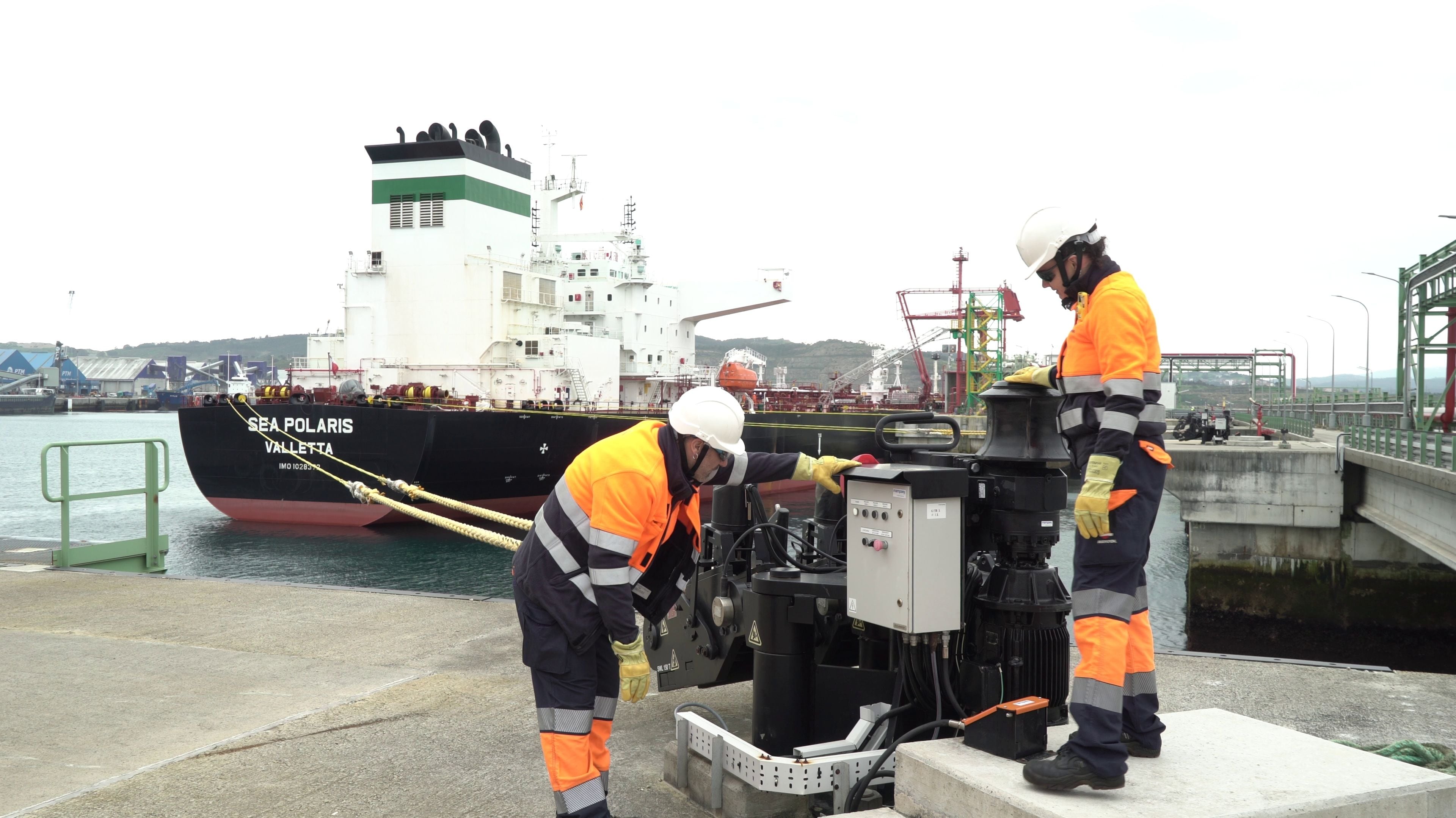 Una empresa española de combustibles acusa a sus competidores Repsol y BP de abuso de mercado