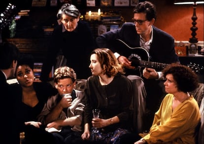 Un fotograma de 'Los amigos de Peter' (1991).