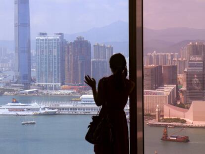 Vista de Hong Kong desde el edificio Central Plaza de Hong Kong.