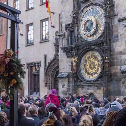 Sightmap no solo señala cuáles son los lugares más fotografiados, también aporta imágenes e información sobre la ciudades, artículos relacionados o propuestas de locales a través de Forthsquare. El punto más retratado de Praga es su famoso reloj astronómico medieval, conocido como Orloj, ubicado en la fachada del Ayuntamiento de la capital de la República Checa. Cada hora, entre 9.00 y medianoche, aparecen los 12 apóstoles en el reloj, un acontecimiento que concentra a decenas de curiosos cámara en mano (en la imagen).