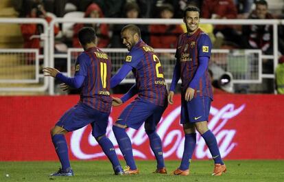 Thiago y Alves celebran bailando el quinto gol del Bar&ccedil;a ante el Rayo