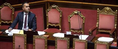 El vicepresidente italiano, Luigi Di Maio, participa en una sesión de control en el Senado.  
